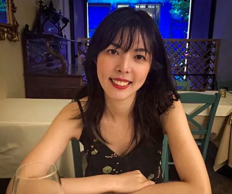 Head and shoulders photo of Mavis Ho