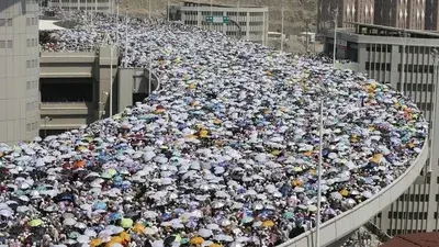 Pilgrims from across the world gather in Mecca