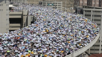 Pilgrims from across the world gather in Mecca