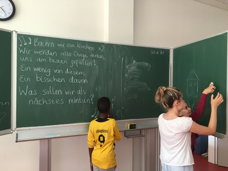 Refugee children learning German