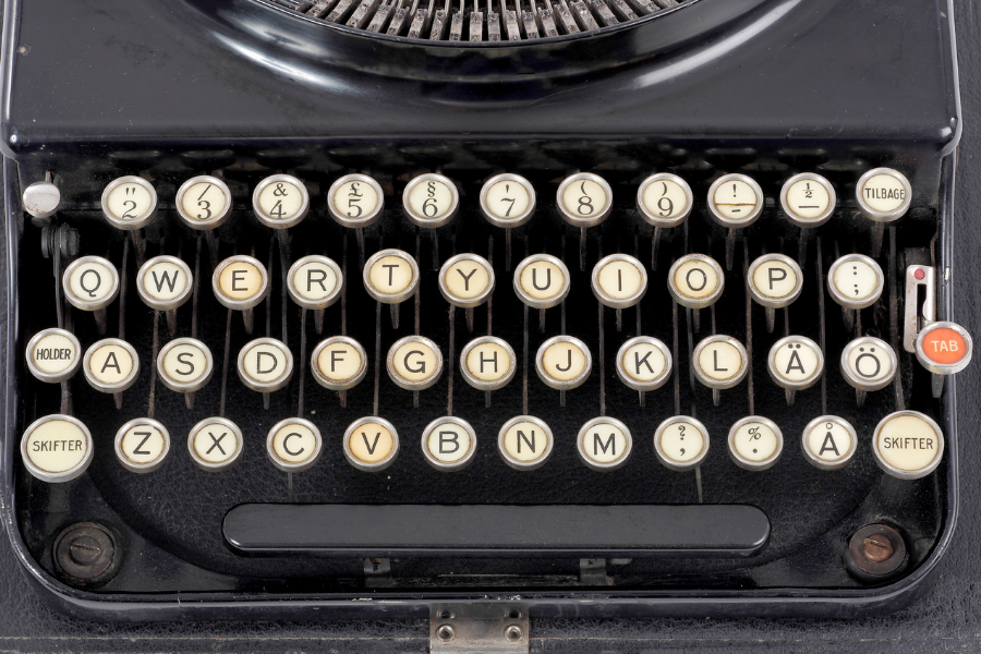 Keyboard on black typewriter